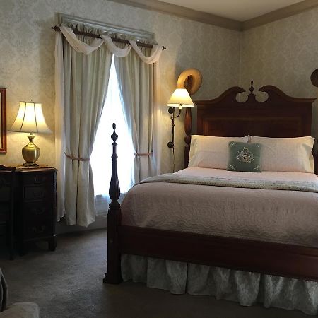 Bed and Breakfast 1868 Crosby House Brattleboro Exteriér fotografie