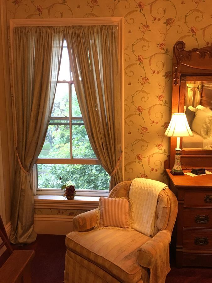 Bed and Breakfast 1868 Crosby House Brattleboro Exteriér fotografie