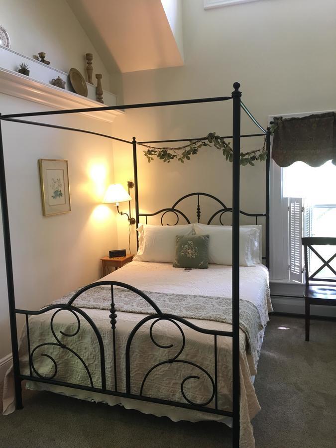 Bed and Breakfast 1868 Crosby House Brattleboro Exteriér fotografie