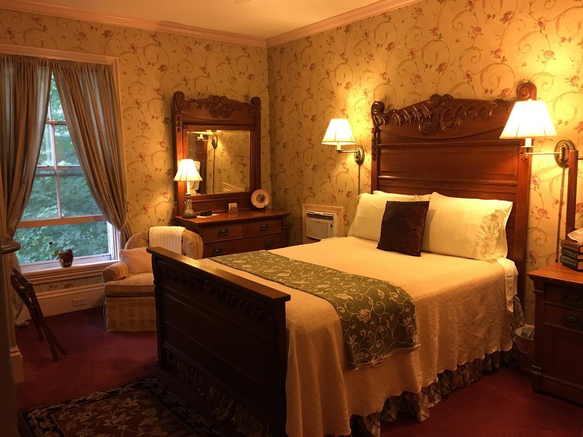 Bed and Breakfast 1868 Crosby House Brattleboro Exteriér fotografie
