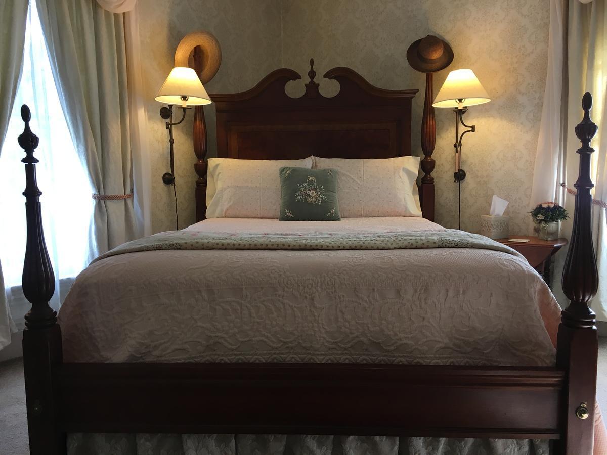 Bed and Breakfast 1868 Crosby House Brattleboro Exteriér fotografie