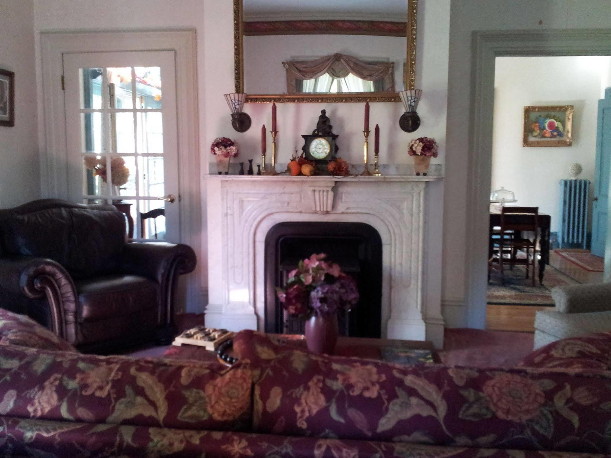Bed and Breakfast 1868 Crosby House Brattleboro Exteriér fotografie